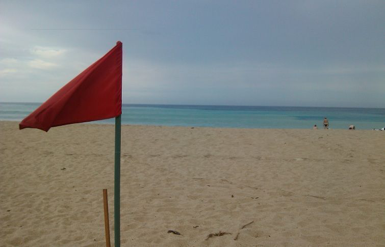 No entienden…Turistas ignoran advertencias de playas peligrosas en SJC