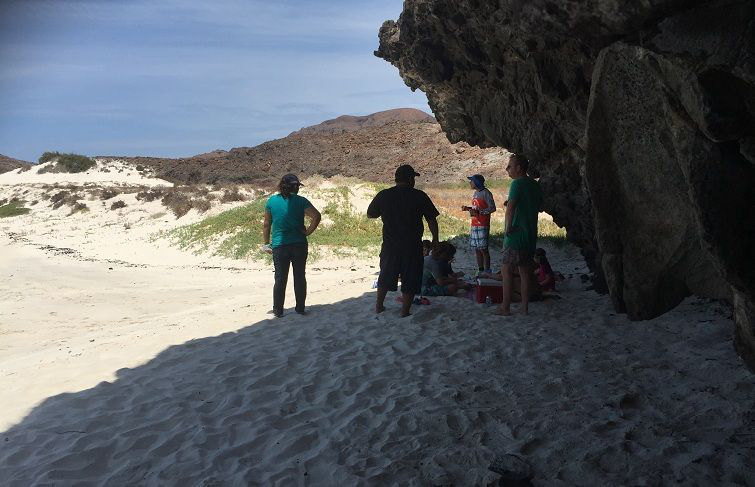 Por ser áreas naturales protegidas la CONANP vigila playas de Balandra y Tecolote