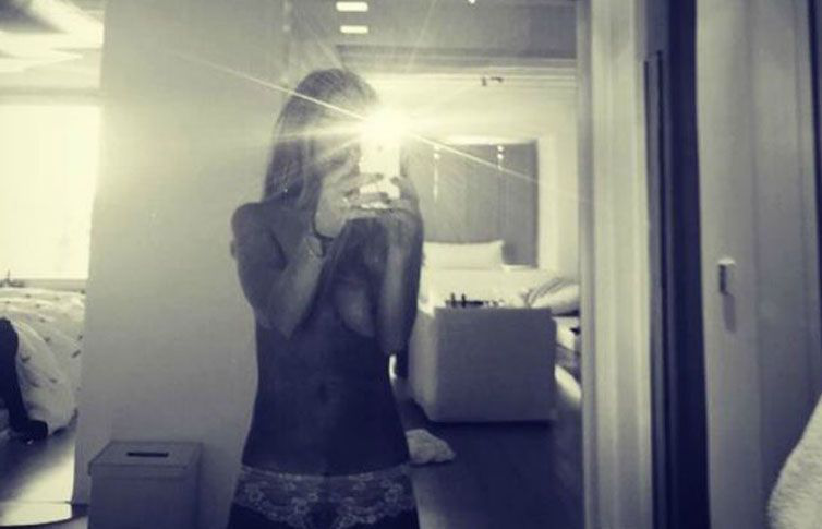 Lindsay Lohan protagoniza impresionante topless en Instagram