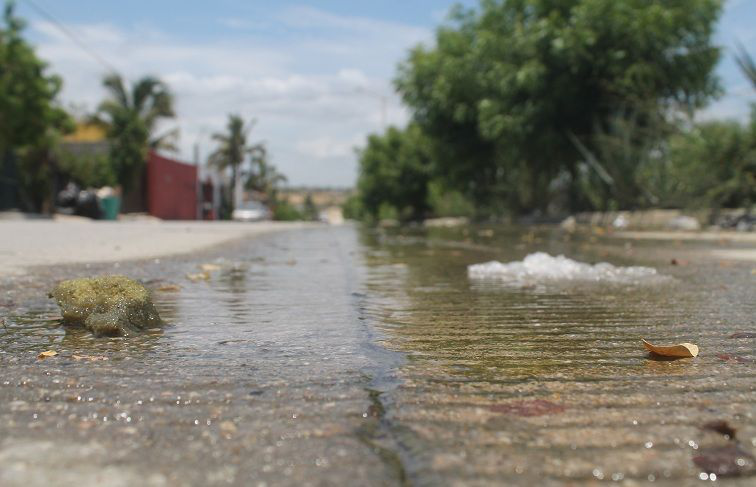 Se quejan colonos de El Zacatal por fuga de agua; tiene más de un mes, aseguran
