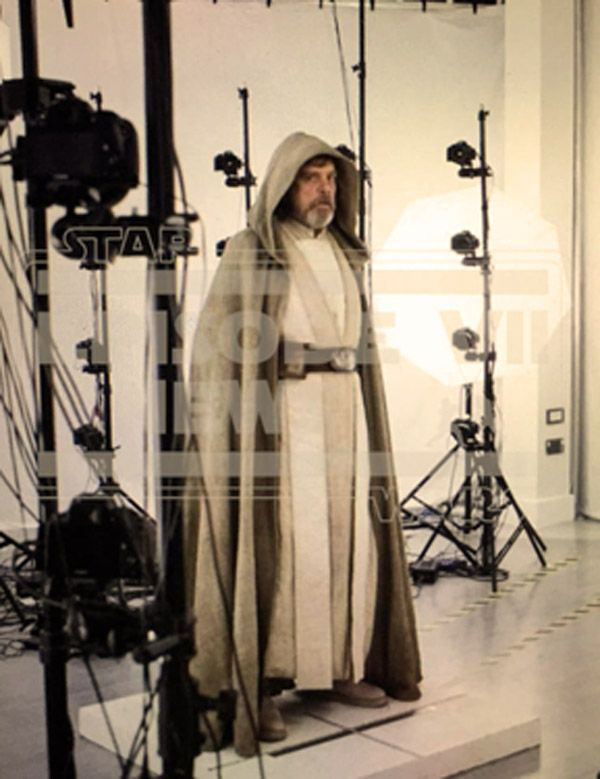 'Luke Skywalker' en su primera foto oficial de 'The Force Awakens'