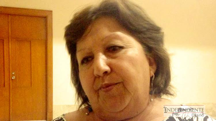 Maestra jubilada anuncia huelga de hambre; Exige regularización de plazas a compensados