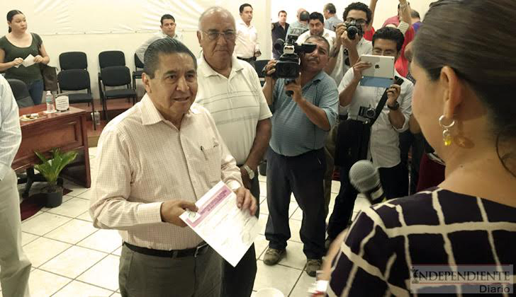 Sin marcha atrás… Recibió Esteban Vargas constancia como diputado de BCS