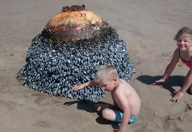 Familia jugó con bomba de la II Guerra Mundial creyendo que era una boya