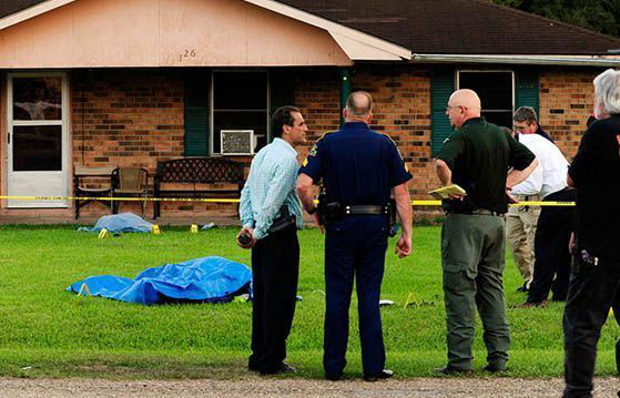 Sujeto apuñala a esposa, a 2 hermanas de un alcalde y mata a policía en EU