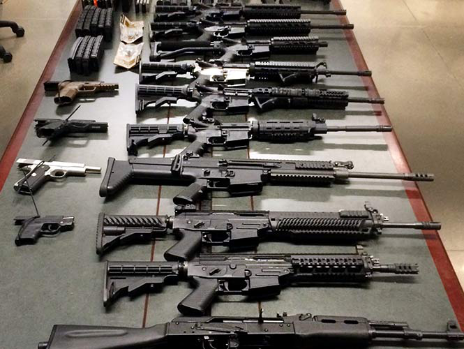 Arrestan a mujer que intentaba ingresar arsenal a México desde EU