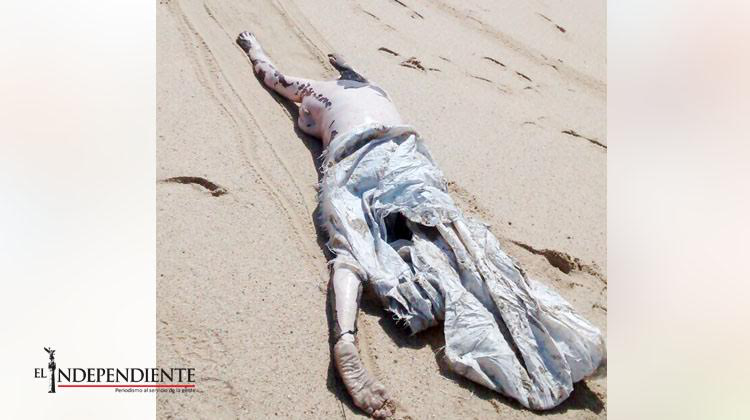 Localizan cadáver de una mujer en estado de putrefacción; flotaba en el mar