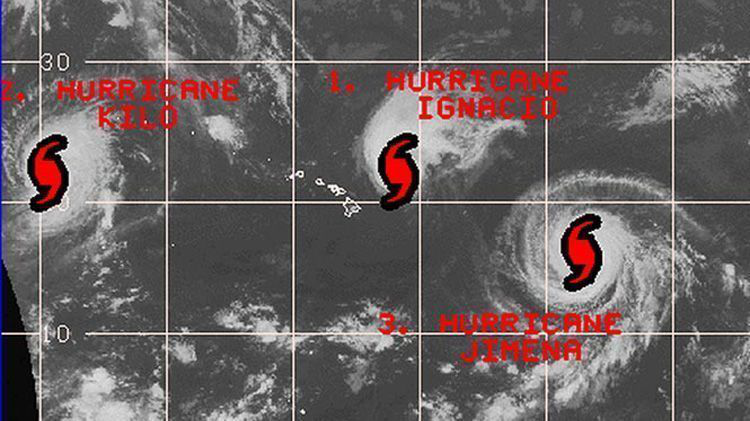 Tres huracanes simultáneos amenazan costas estadunidenses