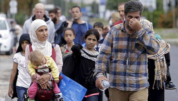 Austria y Alemania abren fronteras a migrantes; esperan más de 15 mil