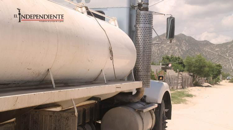 Niegan pipas servicio de agua en predio La Ballena, afirman los vecinos