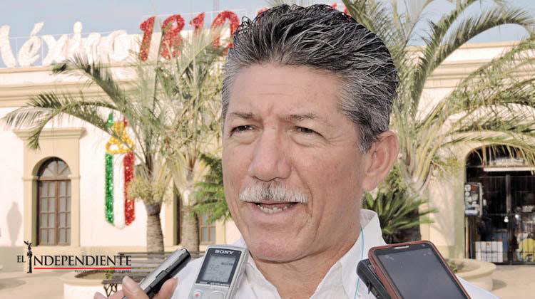 Inicia Hotel Vievage limpieza de derrame en playa Chileno