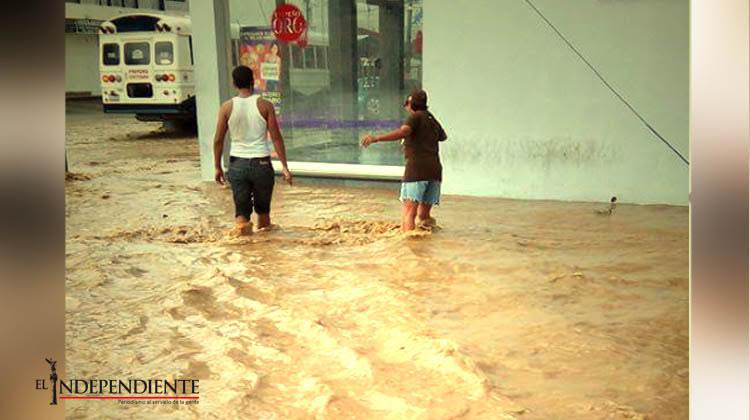 Caos vial por las lluvias en Los Cabos