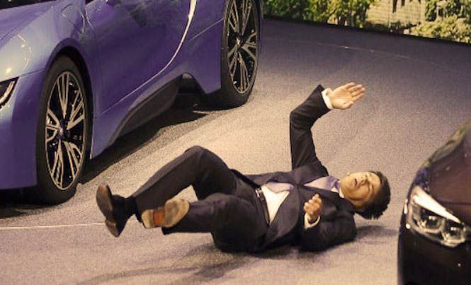 Ejecutivo de BMW se desmaya durante una presentación en Alemania