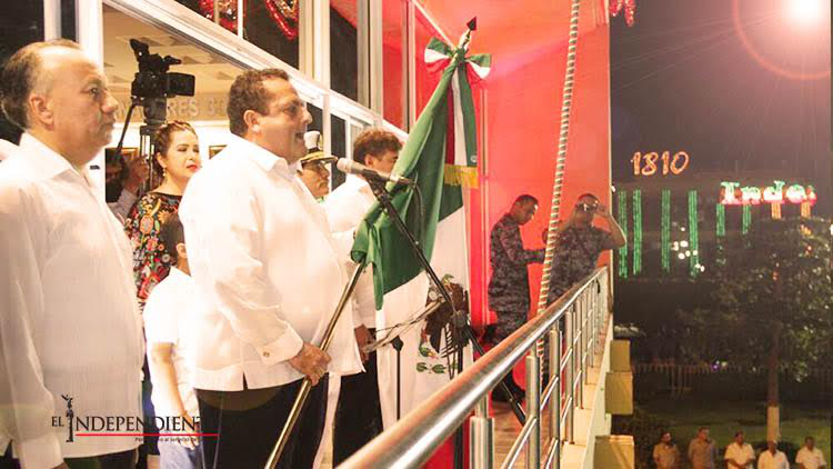 Dio Mendoza Davis su primer grito en Palacio de Gobierno