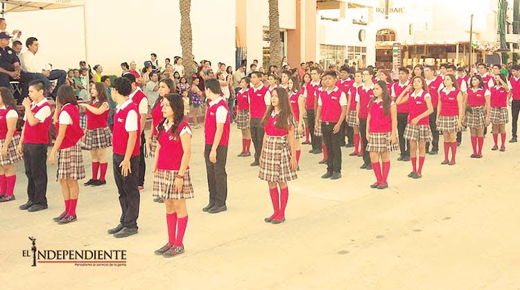 Miles de cabeños participaron en el desfile por el Día de la Independencia
