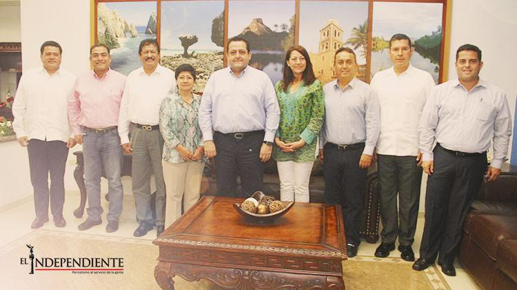 Ratifica Carlos Mendoza Davis su apoyo a los gobiernos municipales