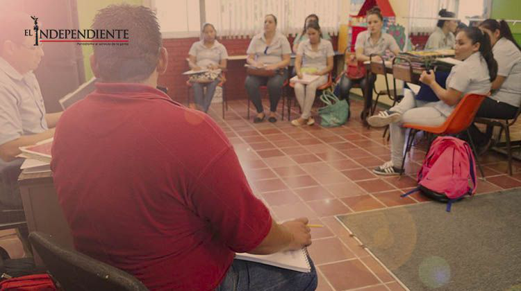 Futuras psicólogas de UNIPAZ visitan CAM Laboral para conocer el trabajo de los psicólogos en esta institución