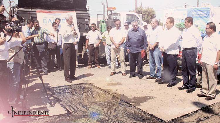 Inicia el Gobierno del Estado el programa de bacheo en esta capital