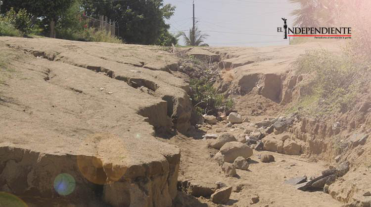 Varias calles de la colonia Las Veredas necesitan una ‘‘raspada’’; demandan vecinos