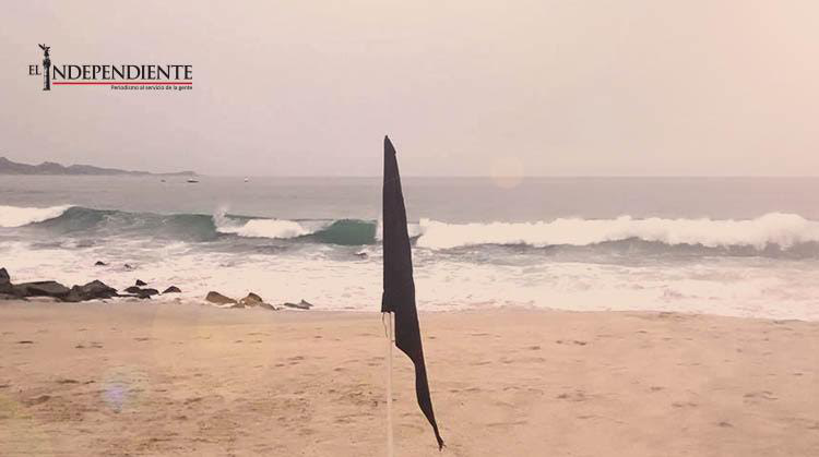 Por oleaje elevado, izan banderas negras en playas de Los Cabos
