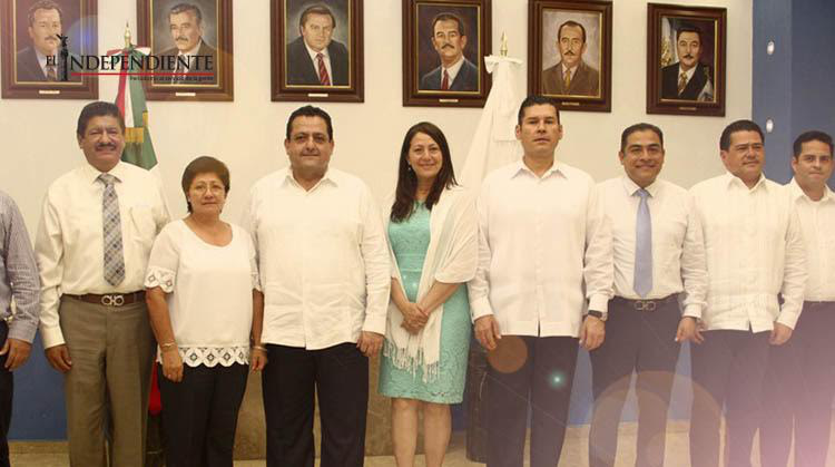 Refrenda Carlos Mendoza su compromiso de apoyo a los municipios