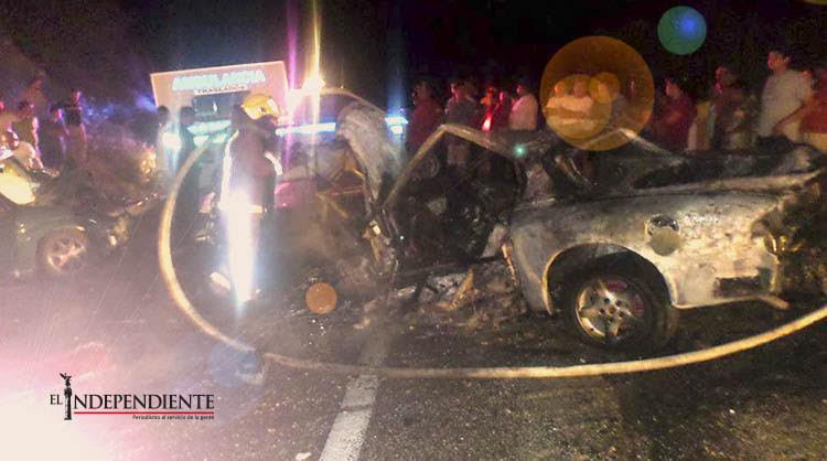 Viernes trágico; un muerto y dos heridos en choque vehicular