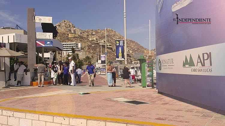 Vendedores de la marina se amparan para seguir trabajando en la ilegalidad