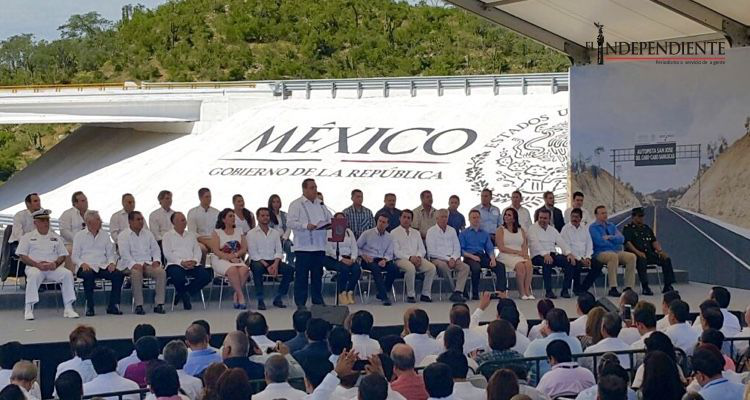 Inaugura Enrique Peña Nieto autopista CSL-SJC