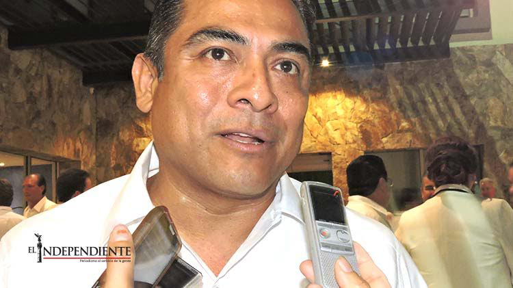 De la Rosa opina sobre construcción de muro y despenalización de la marihuana