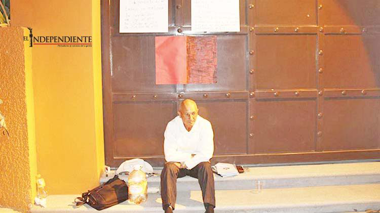 En huelga de hambre maestro de secundaria de SJC