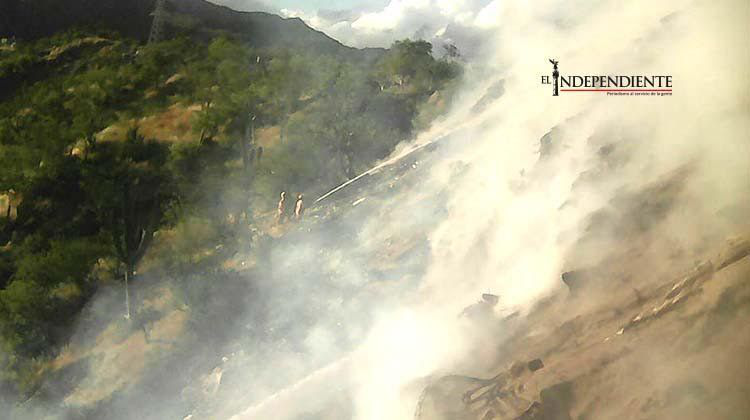 Fuego se sale de control y arrasa con basurero clandestino en SJC