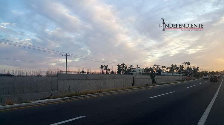 Muro de la Transpeninsular viola el derecho de vía