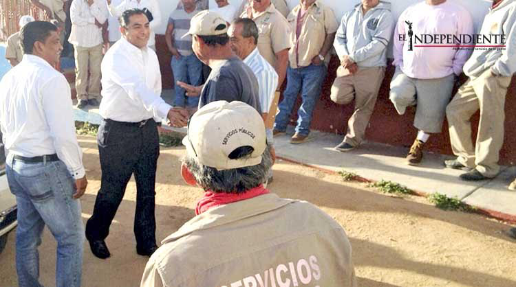 Revisa Arturo de la Rosa avances en servicios públicos y rehabilitación de caminos en CSL