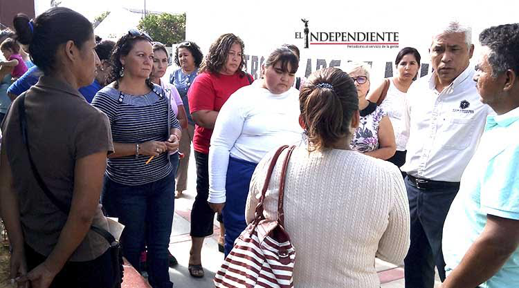 Padres de familia inconformes cierran el CAM de SJC