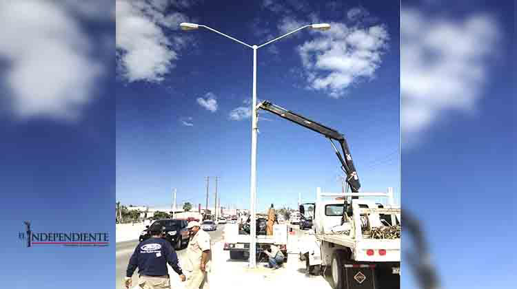 Instala Gobierno de Los Cabos 9 luminarias en el vado de Santa Rosa