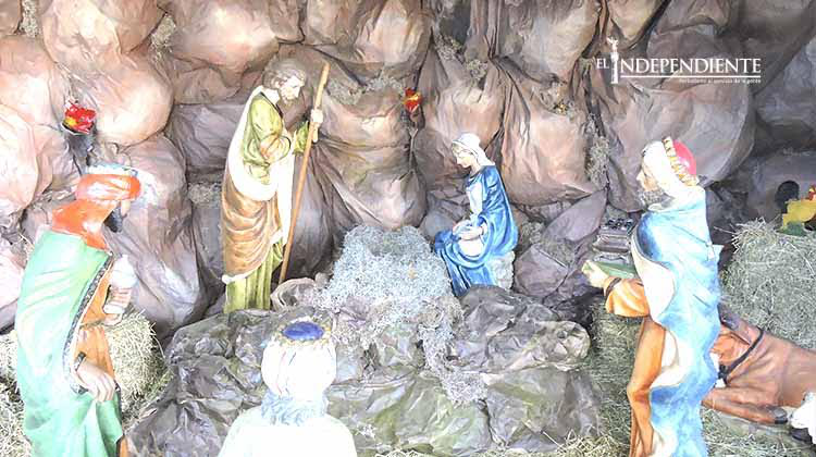 Familia Lizárraga lleva 10 años de colocar el nacimiento más grande de SJC