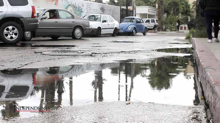 Piden comerciantes del centro de SJC se reparen fugas de agua