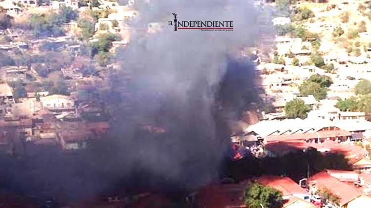 15 familias quedaron sin vivienda tras fuerte incendio en Santa Rosalía