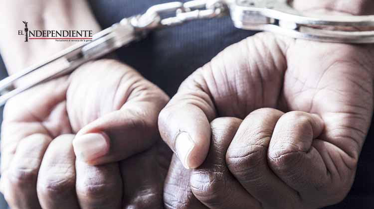 Aseguran a persona en posesión de sustancias ilícitas correspondiente a 140 dosis