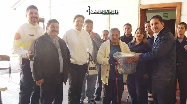 Entrega bomberos SJC ayuda humanitaria a familias afectadas por incendio en Santa Rosalía