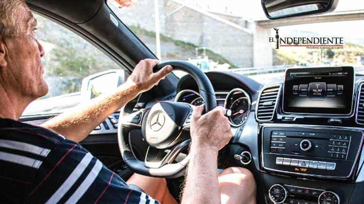 Sujeto olvida a su esposa en gasolinera y se entera 96 kilómetros después