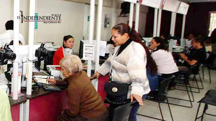 INE inicia credencialización de mexicanos en el extranjero