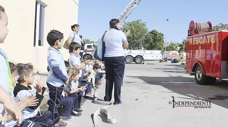 Hasta 200 niños reciben por mes en Bomberos