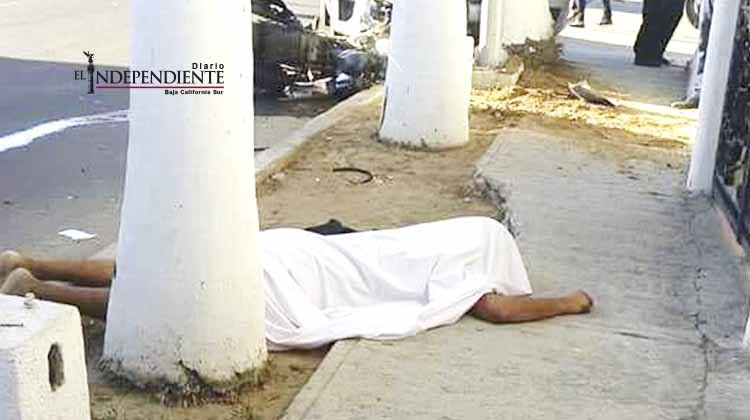 Domingo trágico; muere motociclista al impactarse contra un taxi en CSL