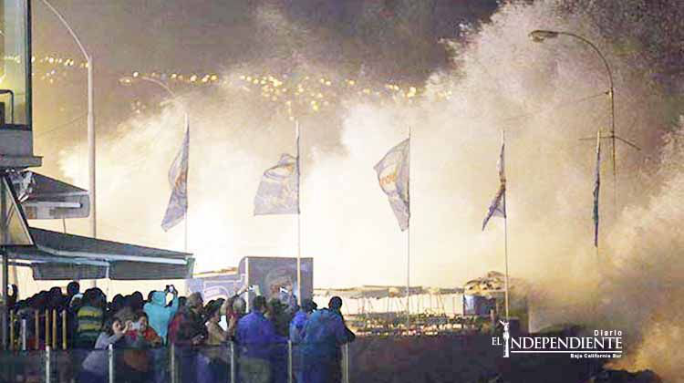 Continúan fuertes marejadas en Chile y obligan cierre de puertos