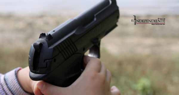 Dispara niño de cuatro años en EEUU a su mamá por accidente