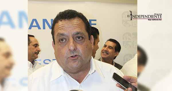 Según informes, el barco encallado es un "riesgo contenido", asegura Gobernador