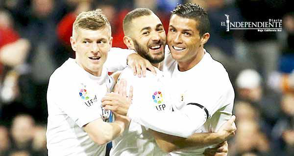 Real Madrid golea al Sevilla y ya espera el clásico ante Barcelona