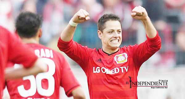 ‘Chicharito’ pone al Leverkusen cerca de la Champions League