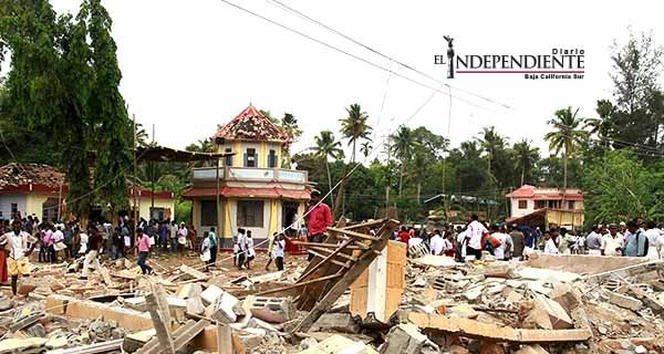 Explota polvorín en templo de India; al menos 102 muertos